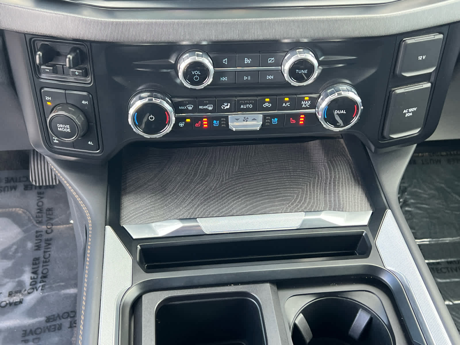 Certified 2024 Ford F250 Platinum image 35