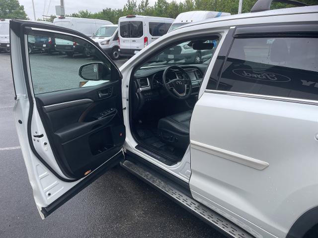 Used 2019 Toyota Highlander Limited Platinum AWD/4WD image 8