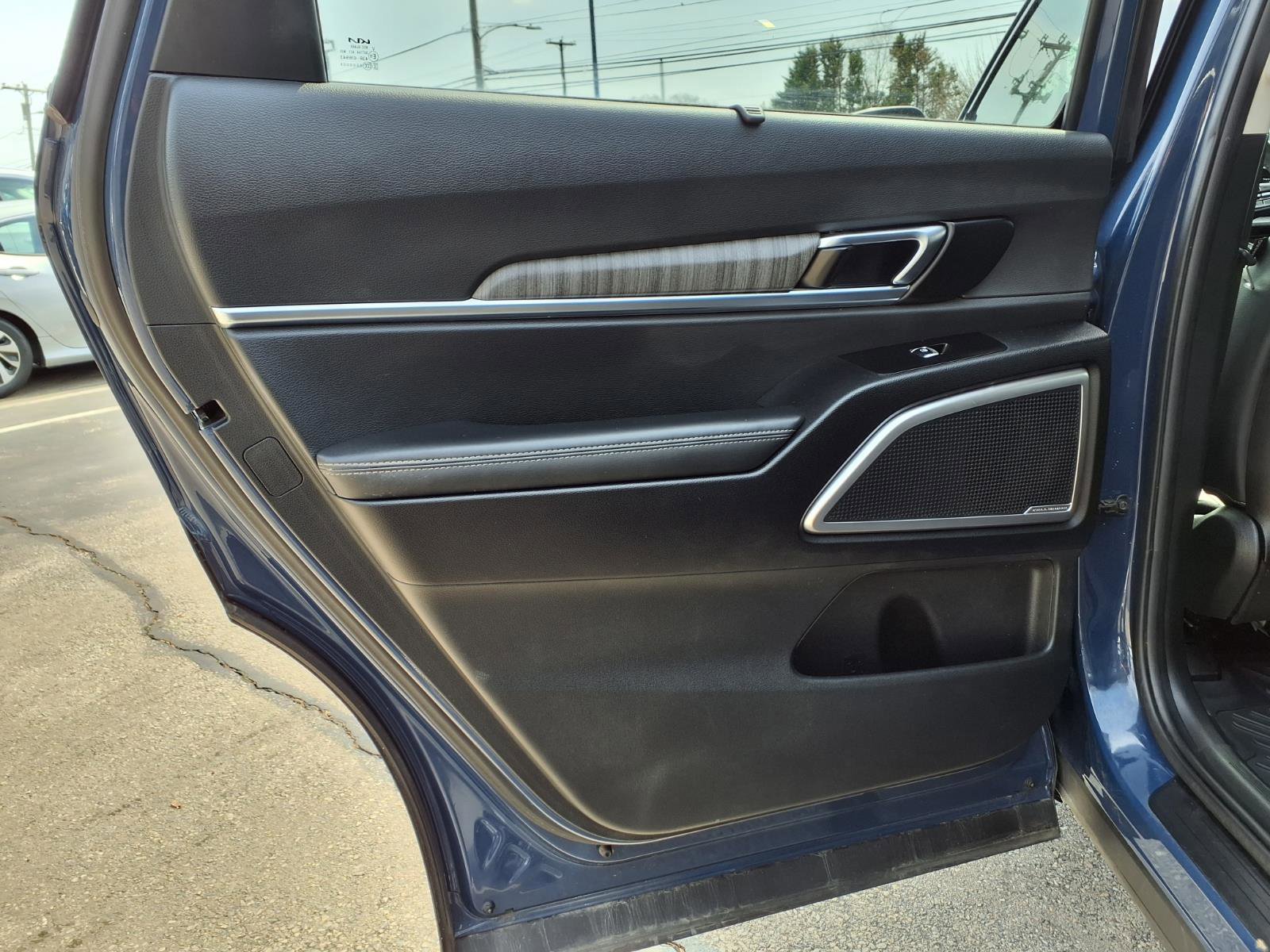 Used 2024 Kia Telluride EX image 19