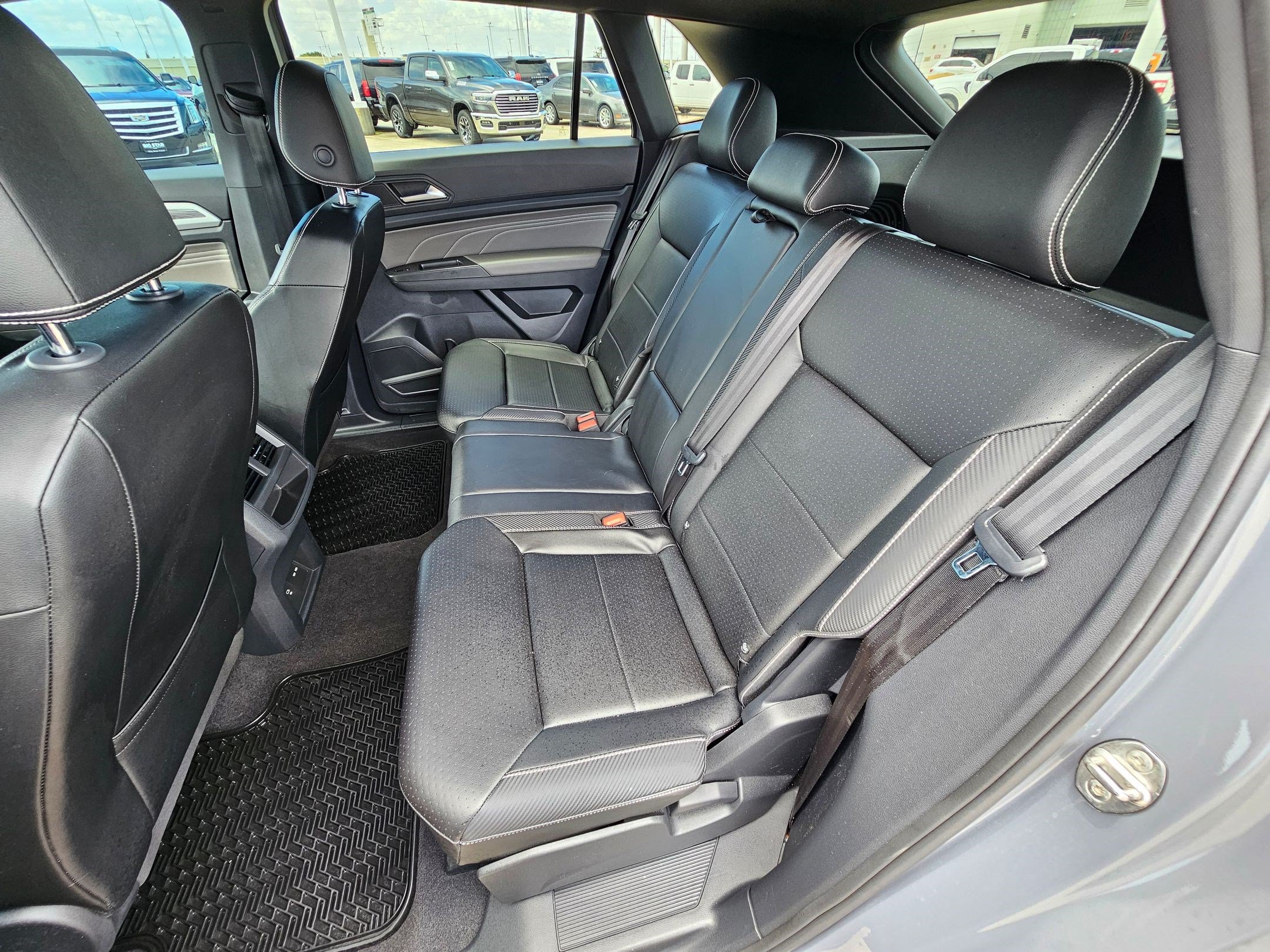 Used 2022 Volkswagen Atlas Cross Sport SE FWD image 28