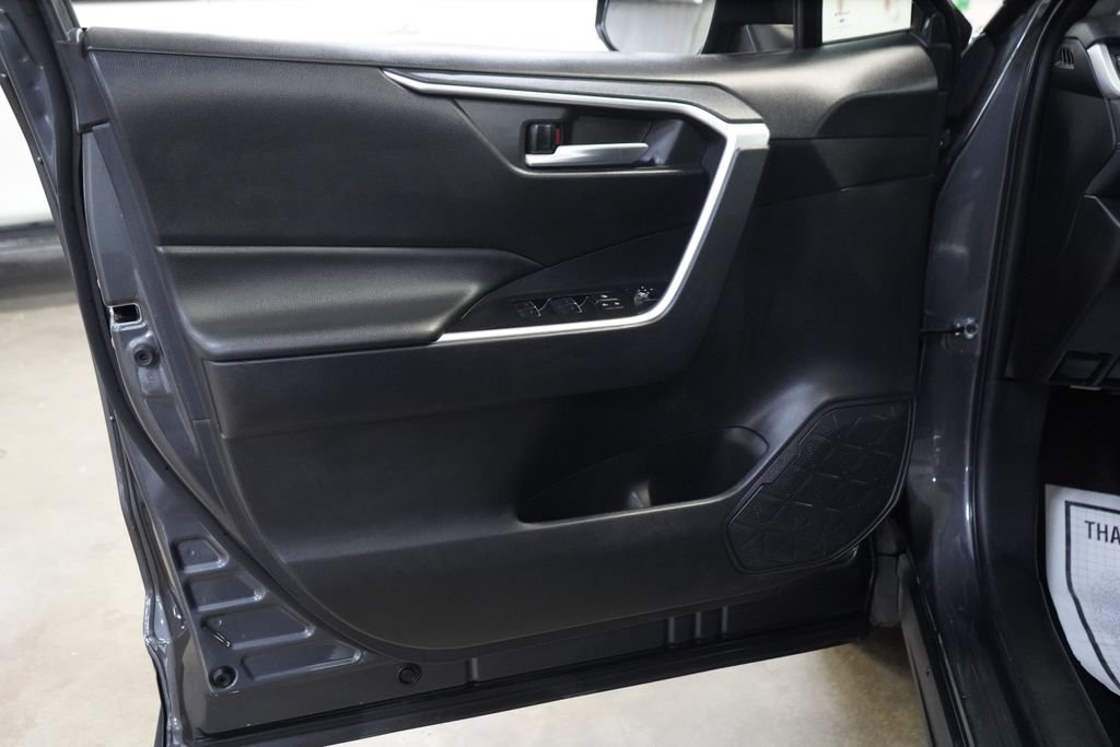 Used 2025 Toyota RAV4 XLE AWD/4WD image 15