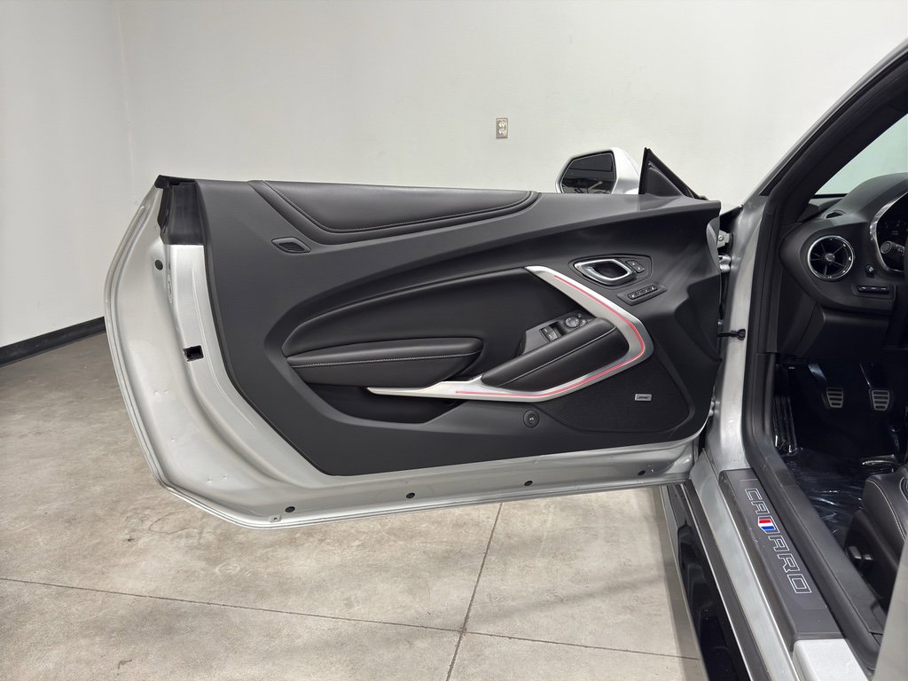 Used 2018 Chevrolet Camaro SS image 10