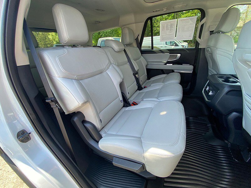 Certified 2025 Ford Expedition Platinum AWD/4WD image 36