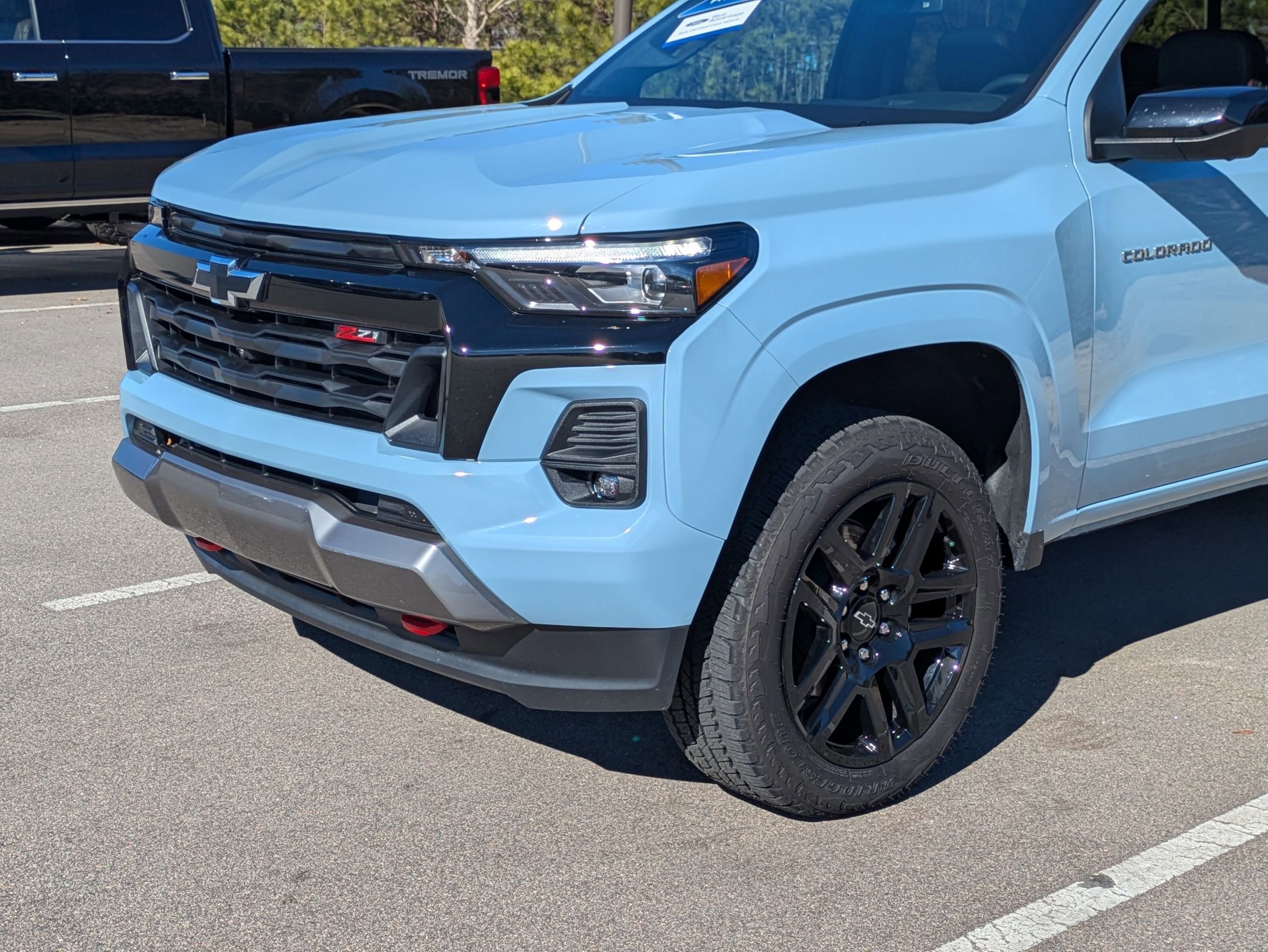 Used 2025 Chevrolet Colorado Z71 w/ Technology Package image 2