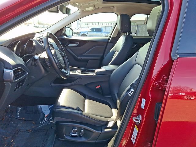 Used 2020 Jaguar F-PACE Premium image 13