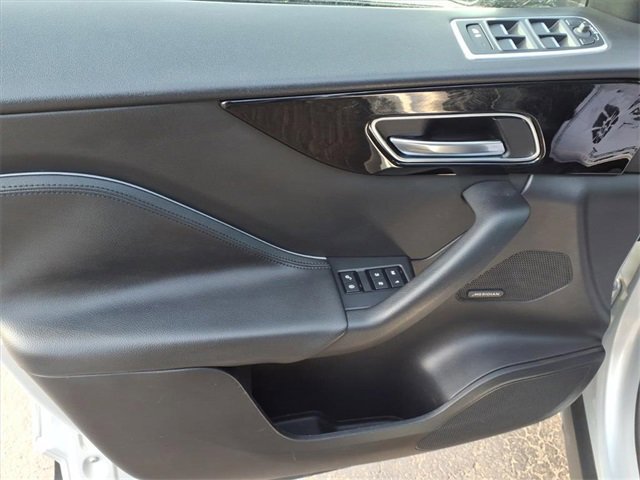 Used 2020 Jaguar F-PACE Premium image 12