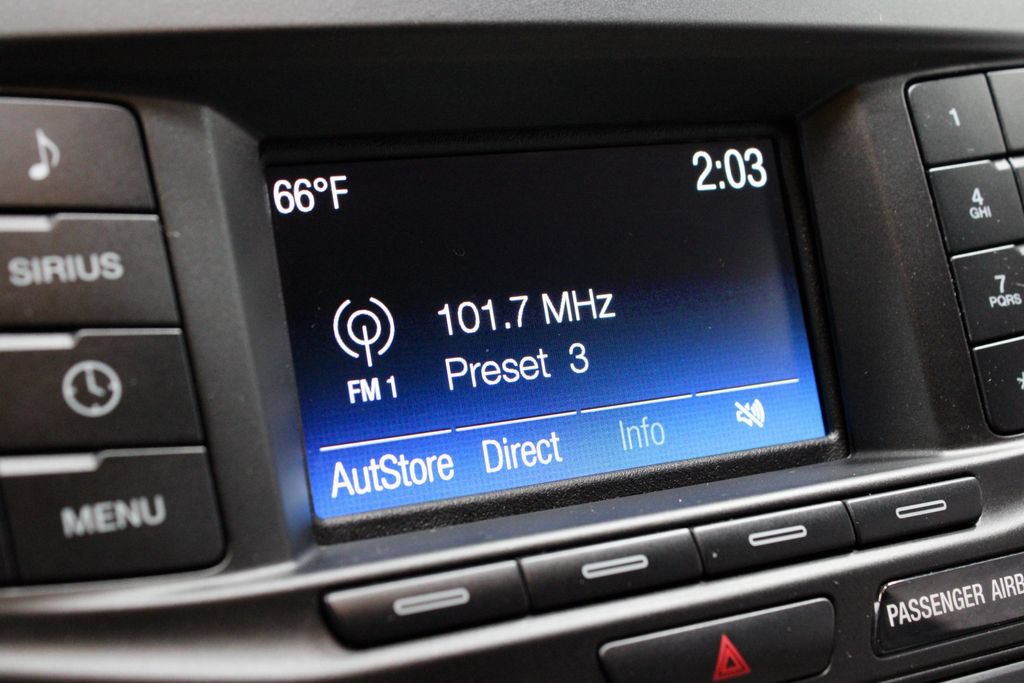 Certified 2018 Ford Explorer FWD image 3