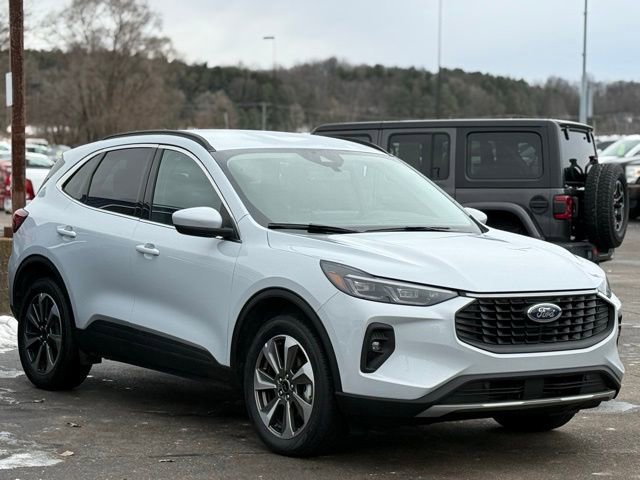 Certified 2025 Ford Escape Platinum image 35