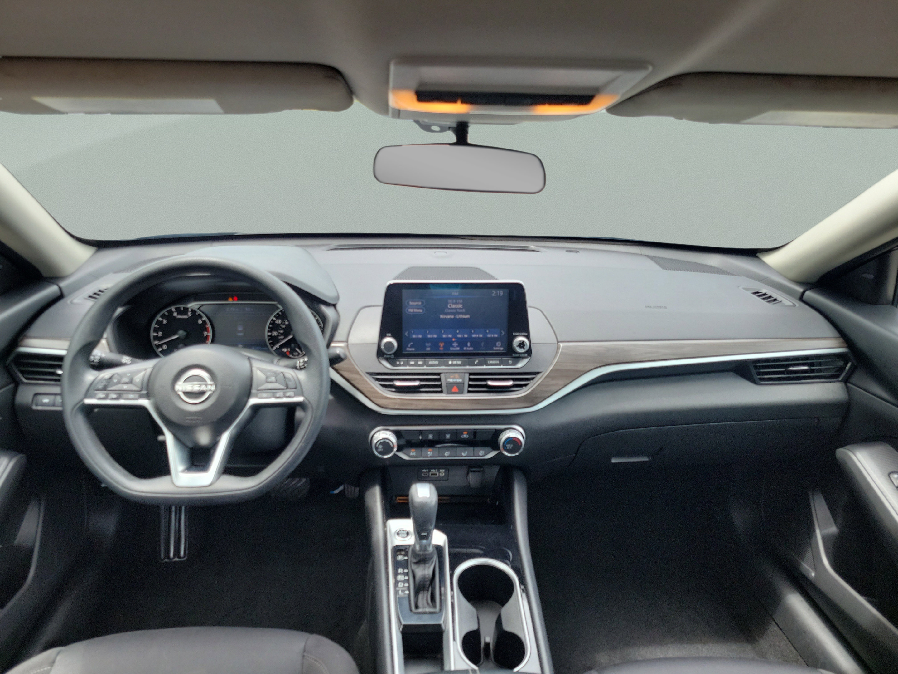 Used 2024 Nissan Altima 2.5 SV FWD image 6