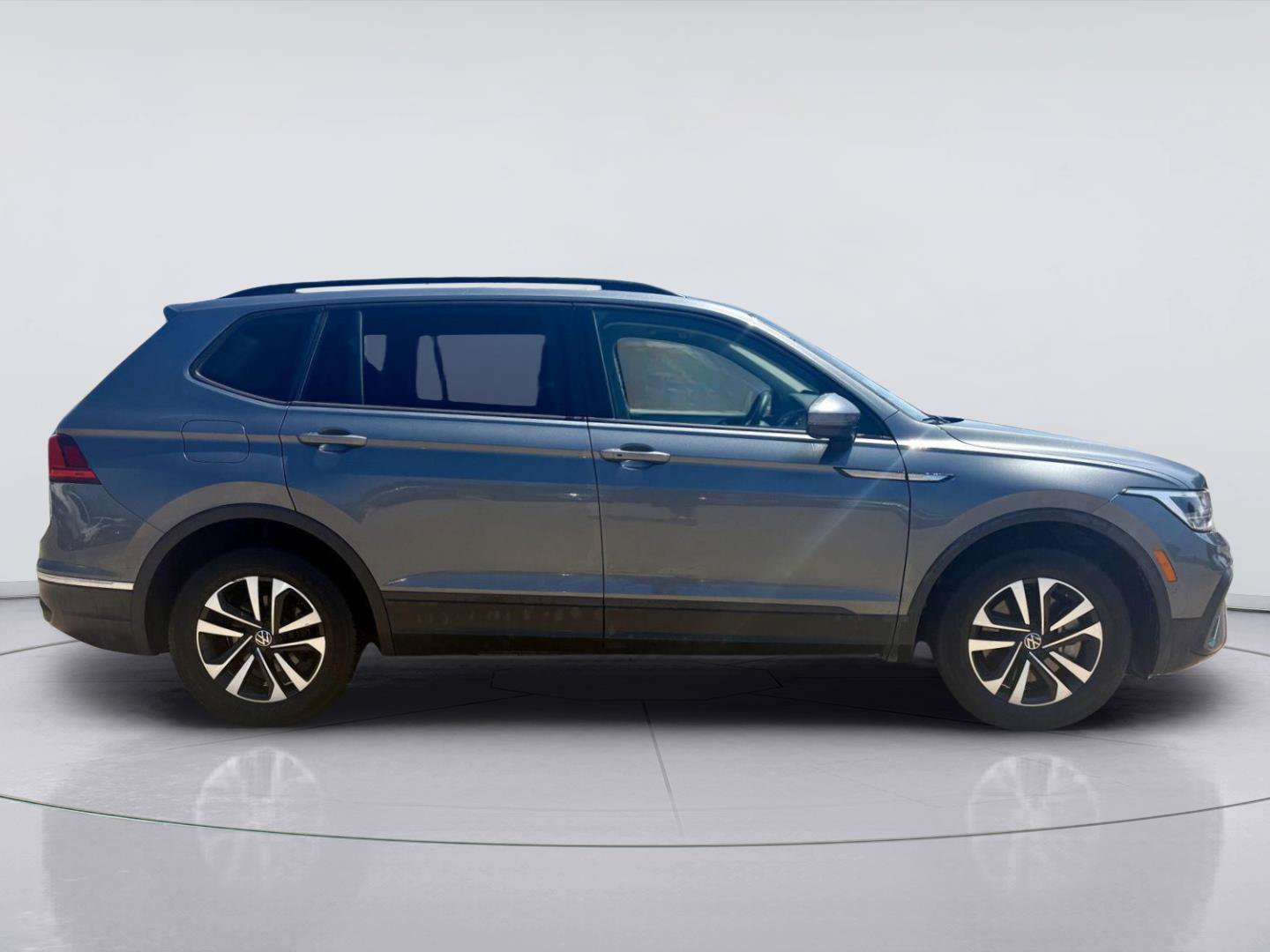 Used 2024 Volkswagen Tiguan S AWD/4WD image 2