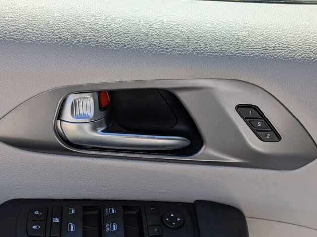 Used 2023 Chrysler Pacifica Touring-L FWD image 13
