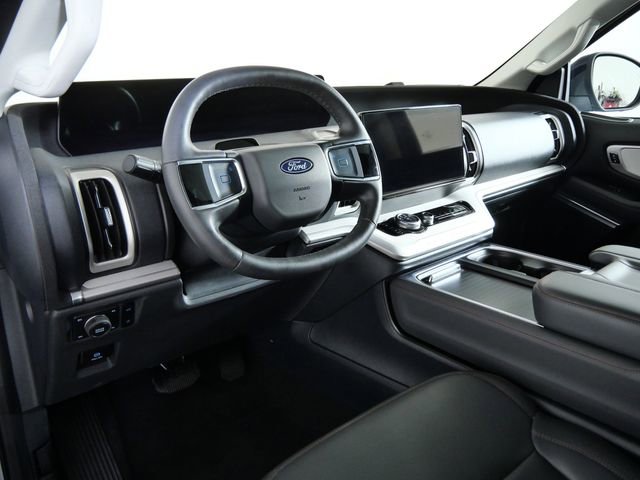 Certified 2025 Ford Expedition Active AWD/4WD image 18