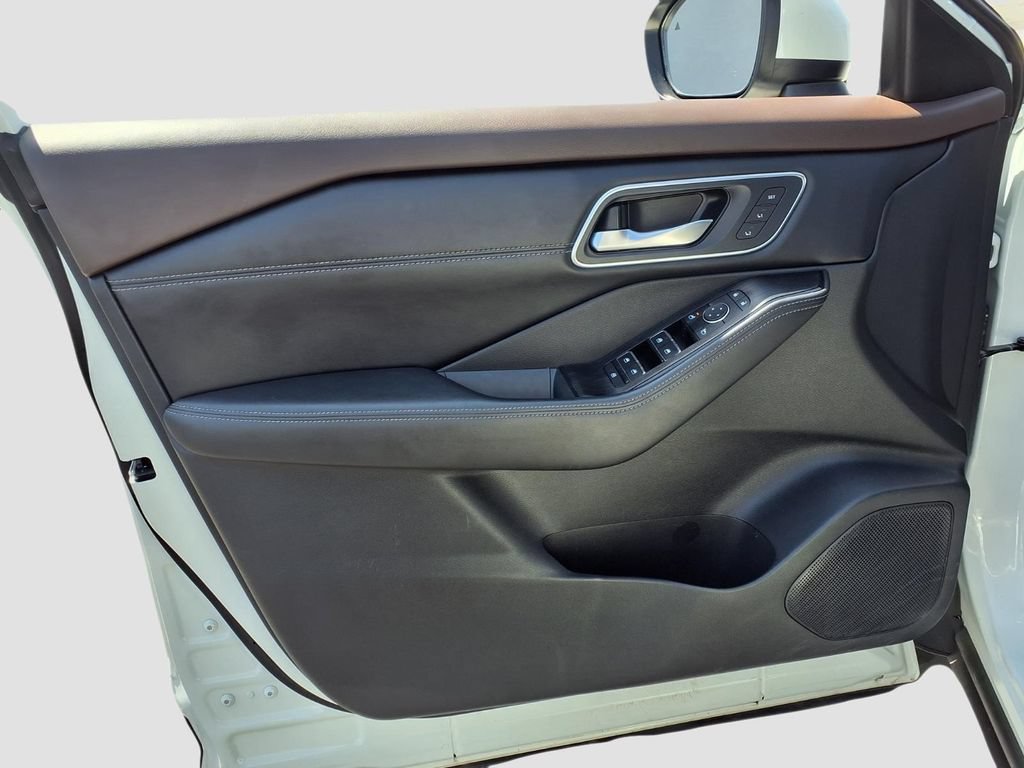 Used 2022 Nissan Rogue Platinum w/ Head-Up Display Package FWD image 24