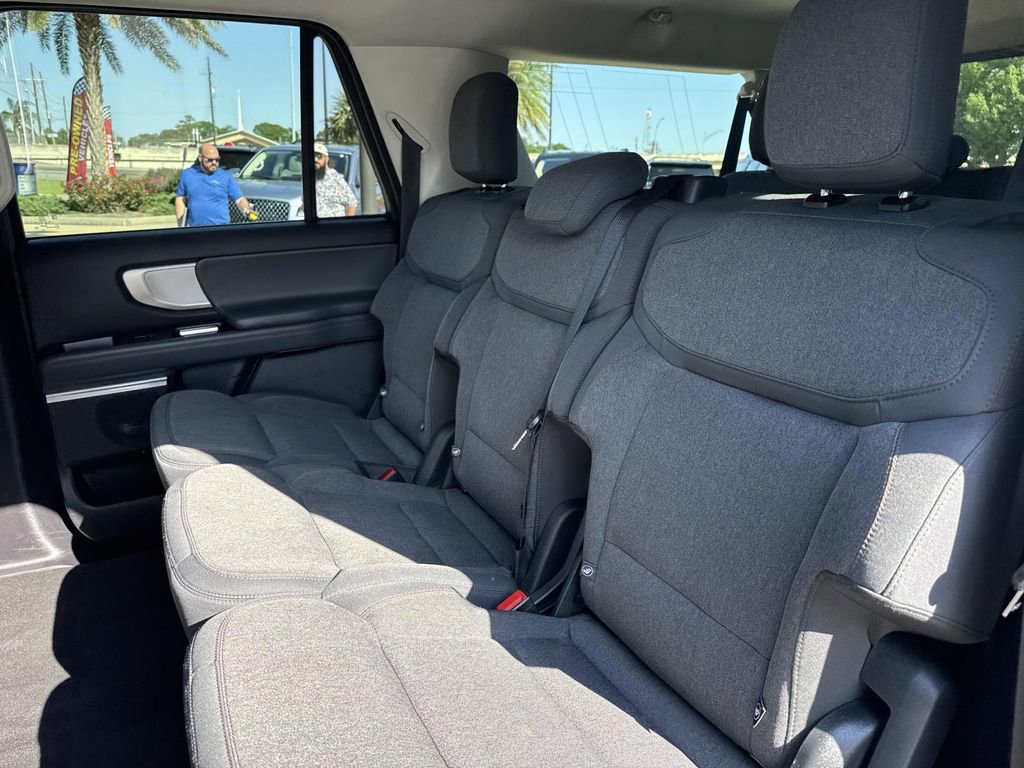 Certified 2025 Ford Expedition Max Active image 17