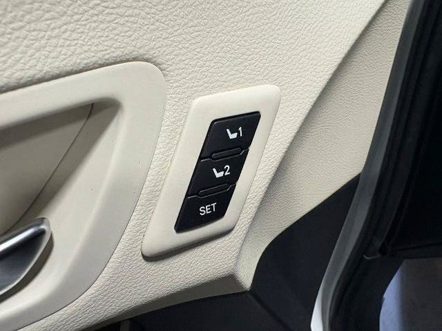 Used 2022 Toyota Sienna Platinum AWD/4WD image 27