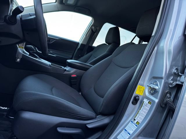 Used 2019 Toyota RAV4 LE w/ Carpet Mat Package AWD/4WD image 5
