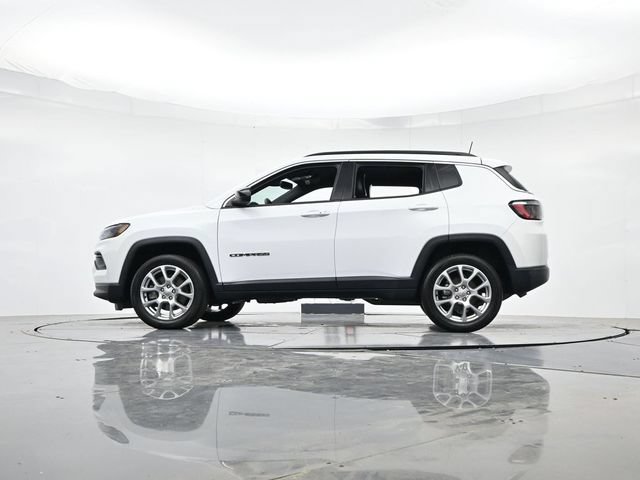 Used 2023 Jeep Compass Latitude AWD/4WD image 35
