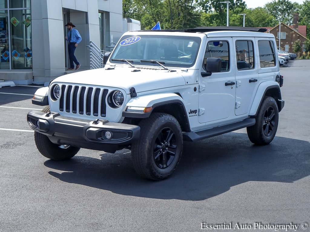 Used 2023 Jeep Wrangler Unlimited Sahara AWD/4WD image 3