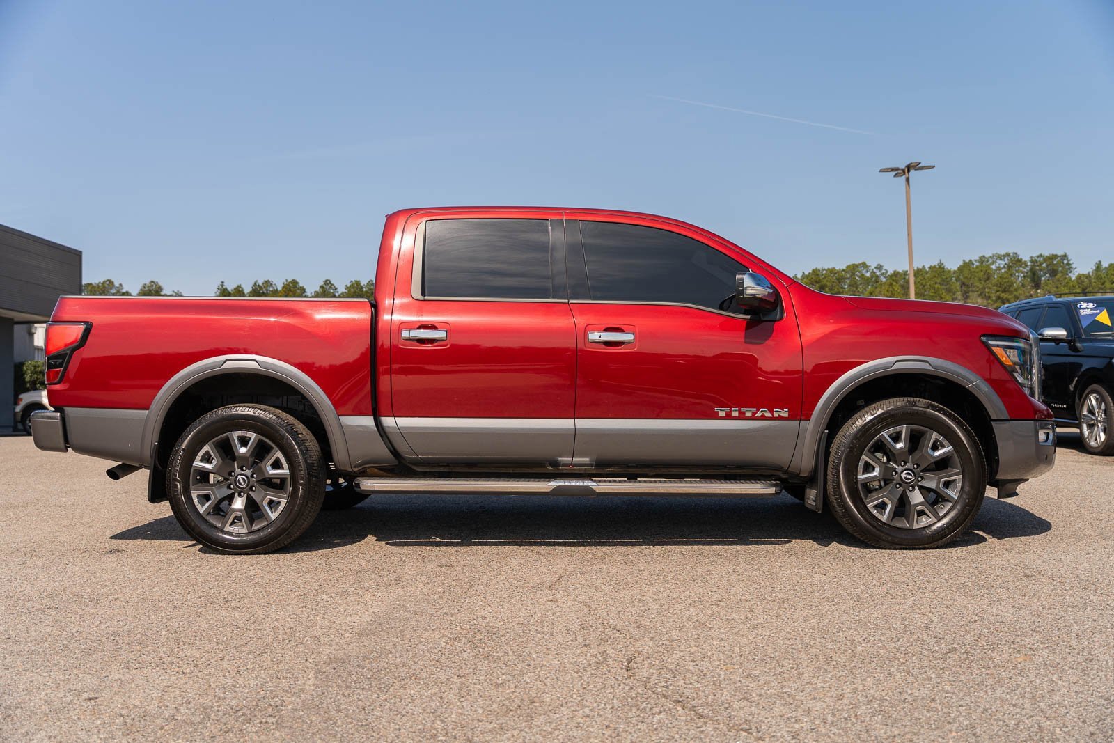 Used 2023 Nissan Titan Platinum Reserve w/ Moonroof Package image 7
