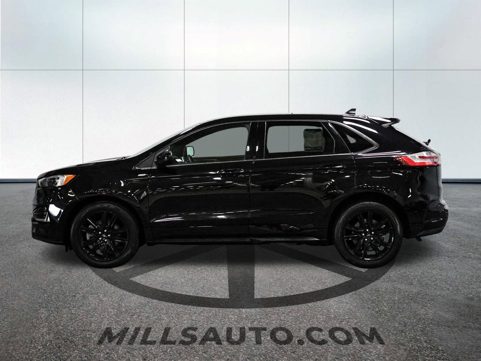 Certified 2024 Ford Edge ST-Line w/ Class II Trailer Tow Package AWD/4WD image 9