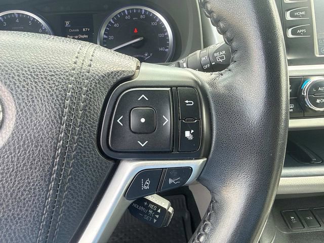 Used 2018 Toyota Highlander XLE FWD image 32