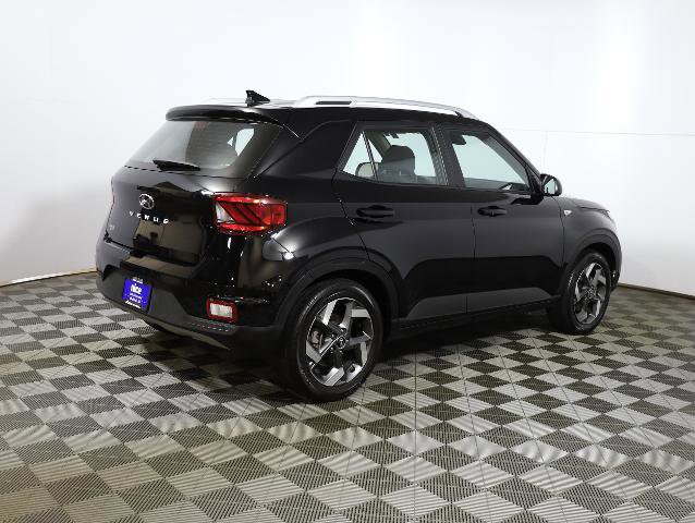 Used 2022 Hyundai Venue SEL image 4