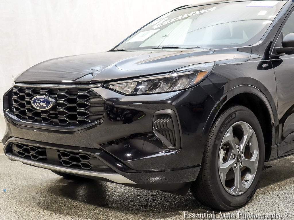 Certified 2024 Ford Escape ST-Line w/ Tech Pack #1 AWD/4WD image 3