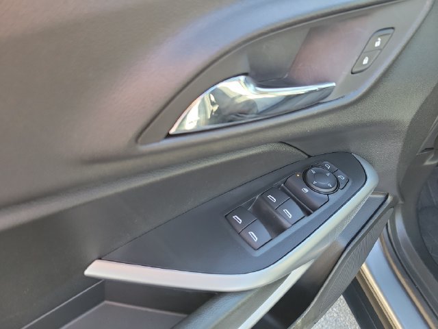 Used 2026 Chevrolet Trax LS w/ LS Convenience Package FWD image 26