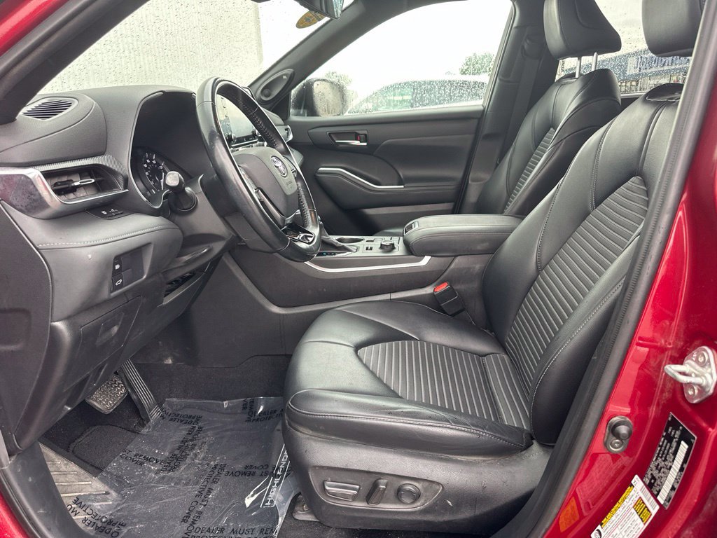 Used 2021 Toyota Highlander XSE AWD/4WD image 14