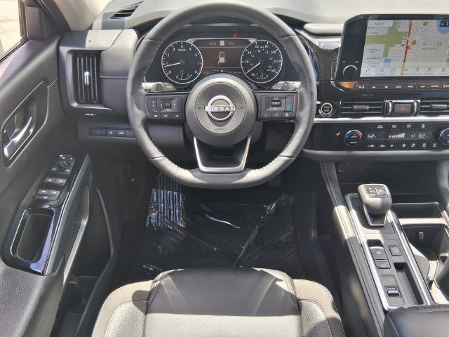 Used 2024 Nissan Pathfinder SL FWD image 15