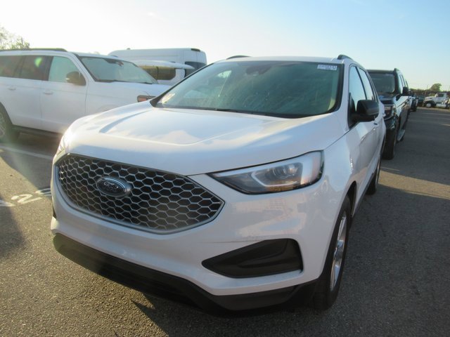 Certified 2024 Ford Edge SE image 2