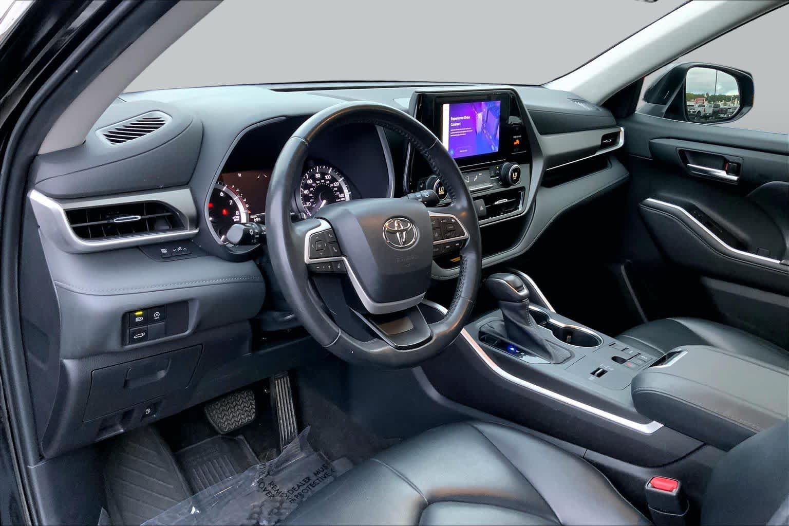 Used 2023 Toyota Highlander XLE FWD image 15