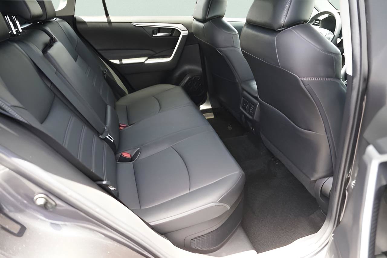 Used 2021 Toyota RAV4 XLE Premium AWD/4WD image 16