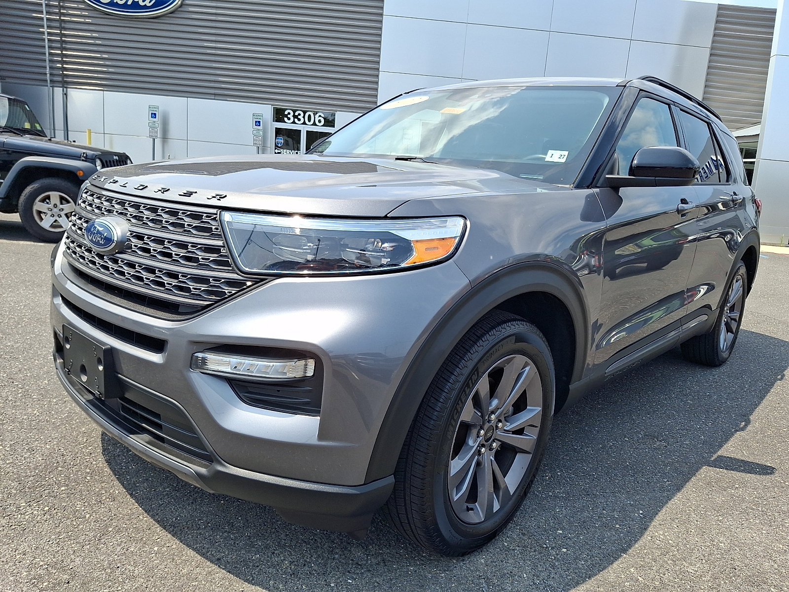 Certified 2022 Ford Explorer XLT w/ Equipment Group 202A AWD/4WD image 4
