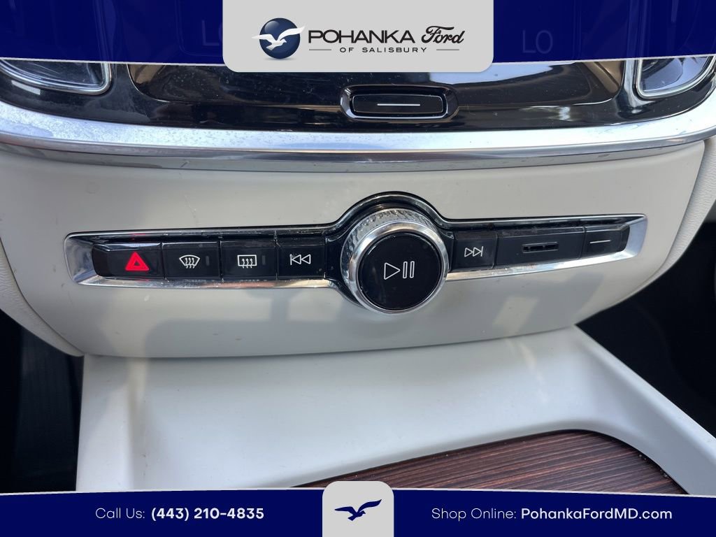 Used 2020 Volvo S60 T5 Momentum w/ Premium Package image 12