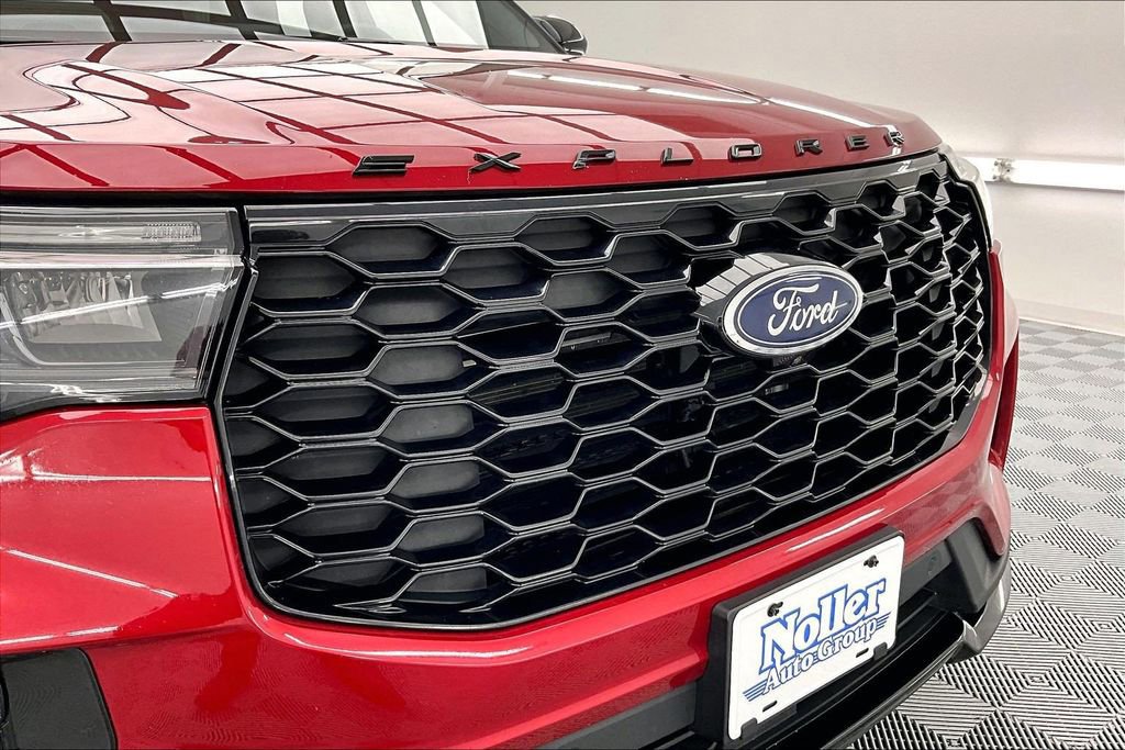 Certified 2025 Ford Explorer ST-Line w/ ST-Line Street Pack image 29