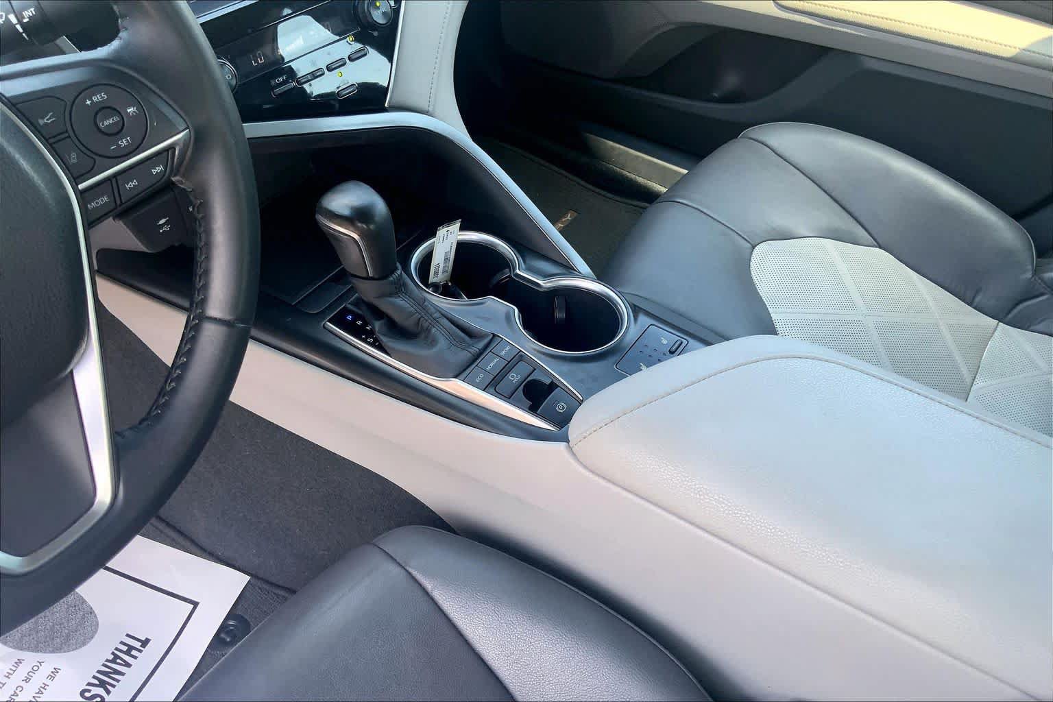 Used 2018 Toyota Camry XLE FWD image 17