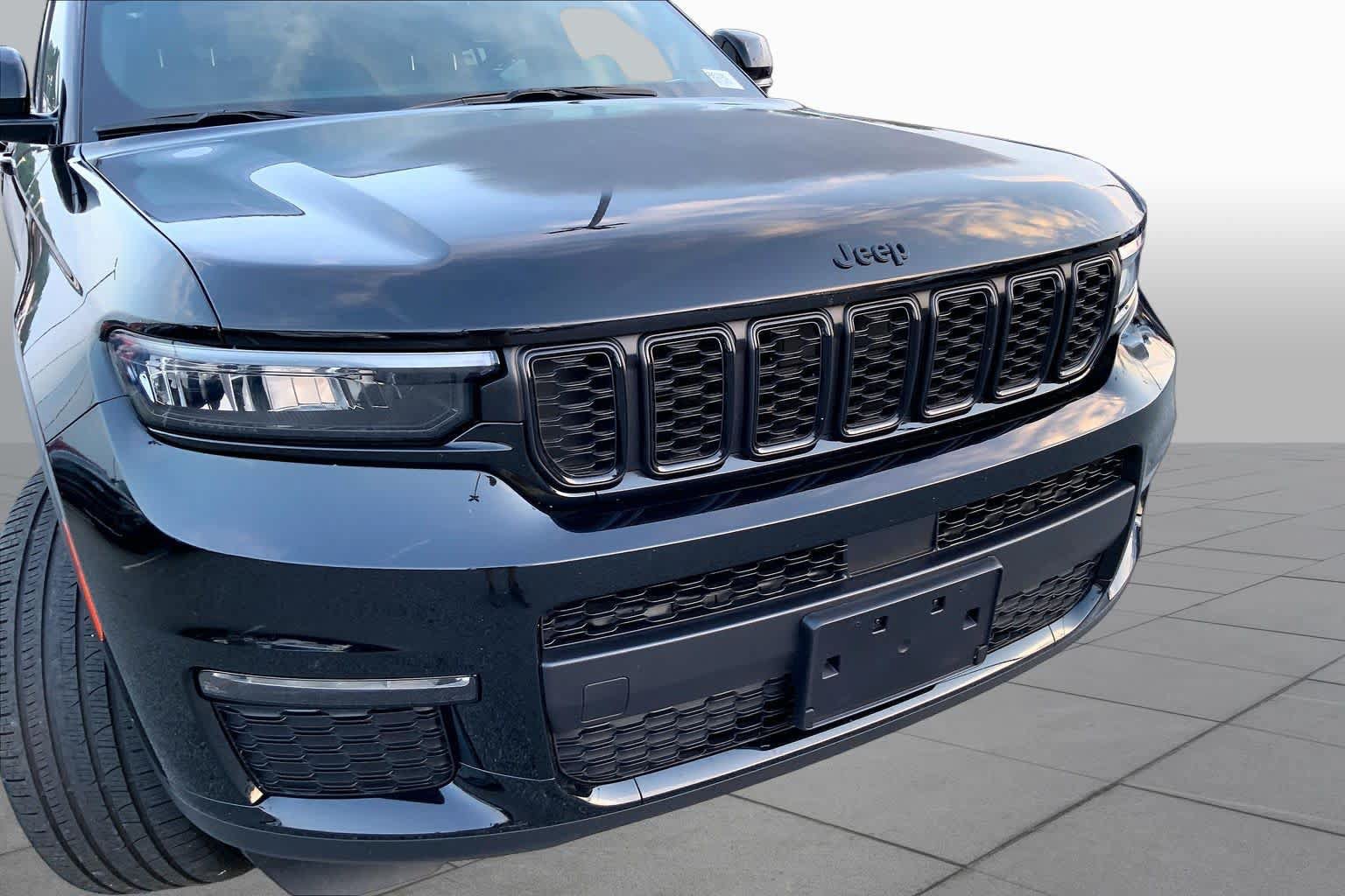 Used 2024 Jeep Grand Cherokee L Limited w/ Black Appearance Package RWD image 29