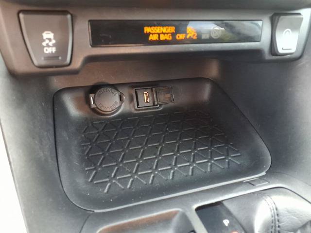 Used 2020 Toyota RAV4 LE w/ Carpet Mat Package AWD/4WD image 12