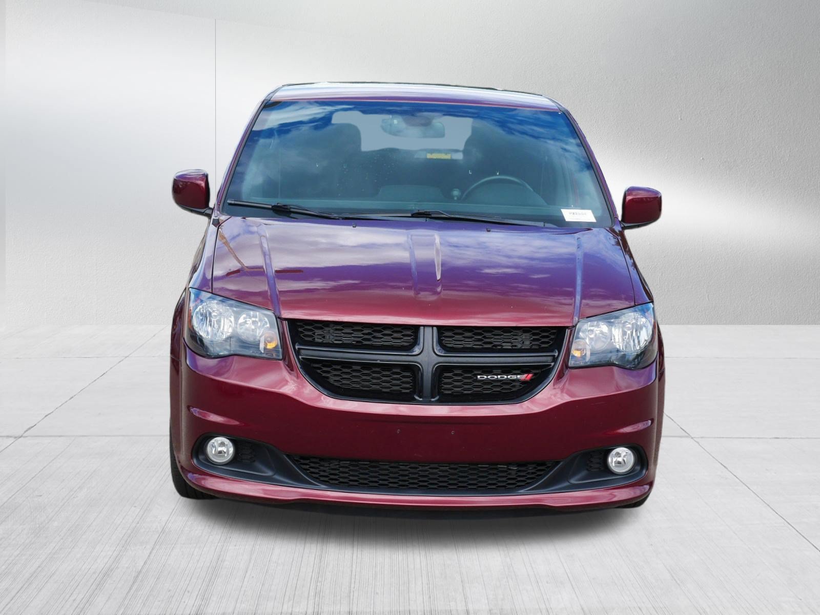 Used 2018 Dodge Grand Caravan SE FWD image 2