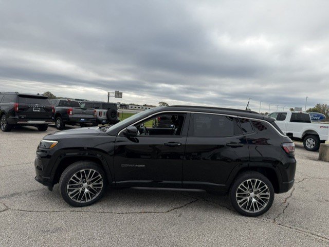 Used 2022 Jeep Compass Limited w/ Elite Group AWD/4WD image 6