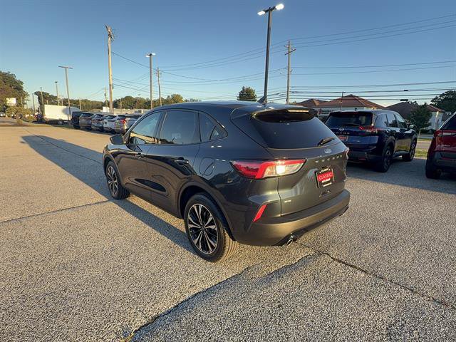 Certified 2022 Ford Escape SE w/ SE Sport Appearance Package AWD/4WD image 3
