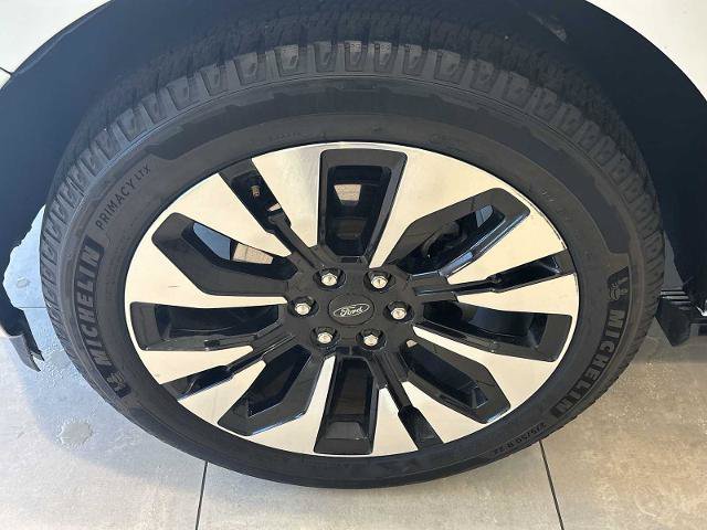 Certified 2025 Ford Expedition Platinum w/ Driver's Package AWD/4WD image 31