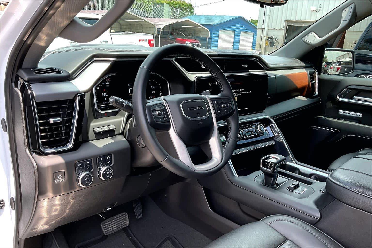 Used 2024 GMC Sierra 1500 Denali w/ Denali Reserve Package AWD/4WD image 18