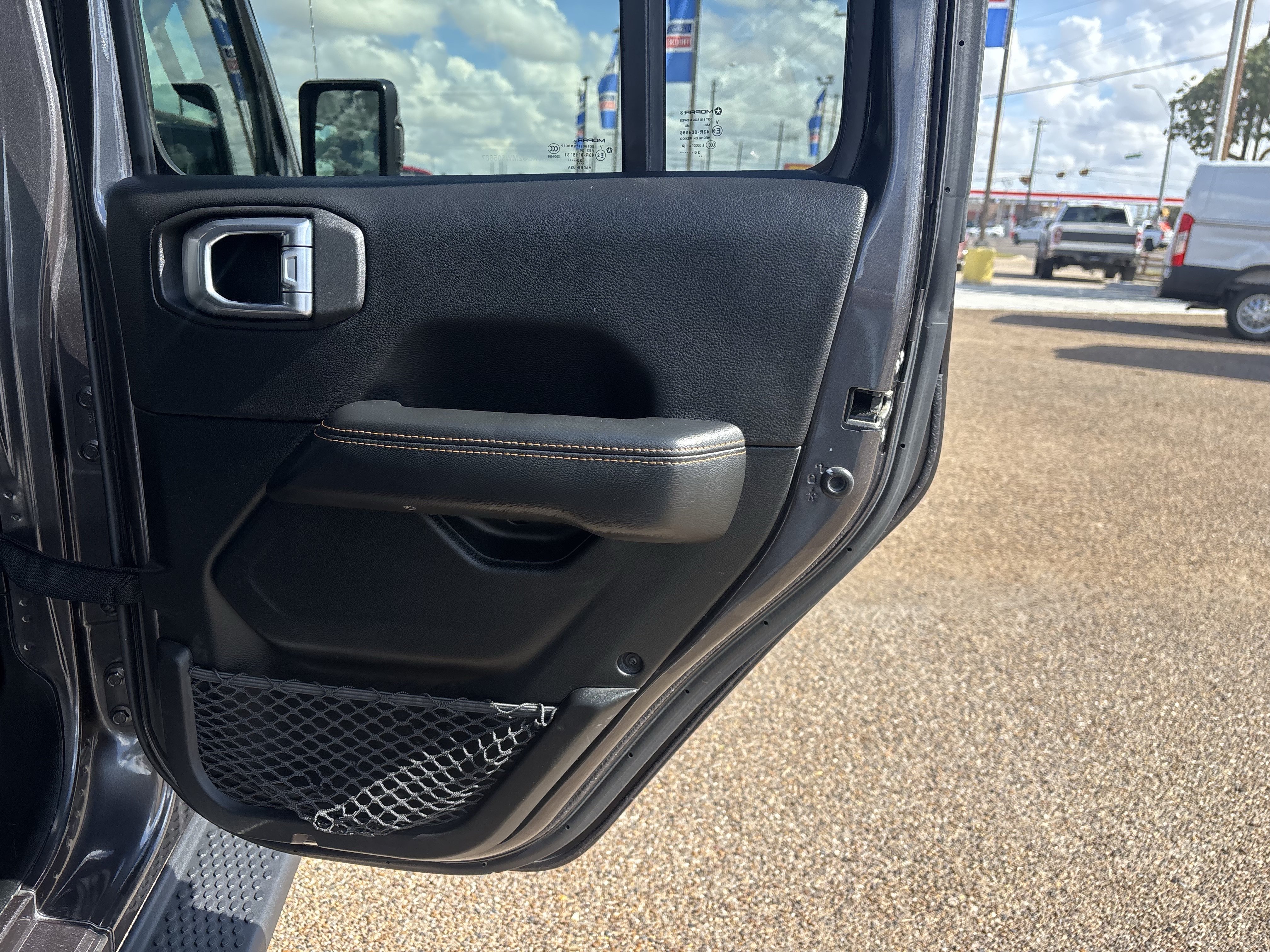Used 2021 Jeep Wrangler Unlimited Sahara AWD/4WD image 17