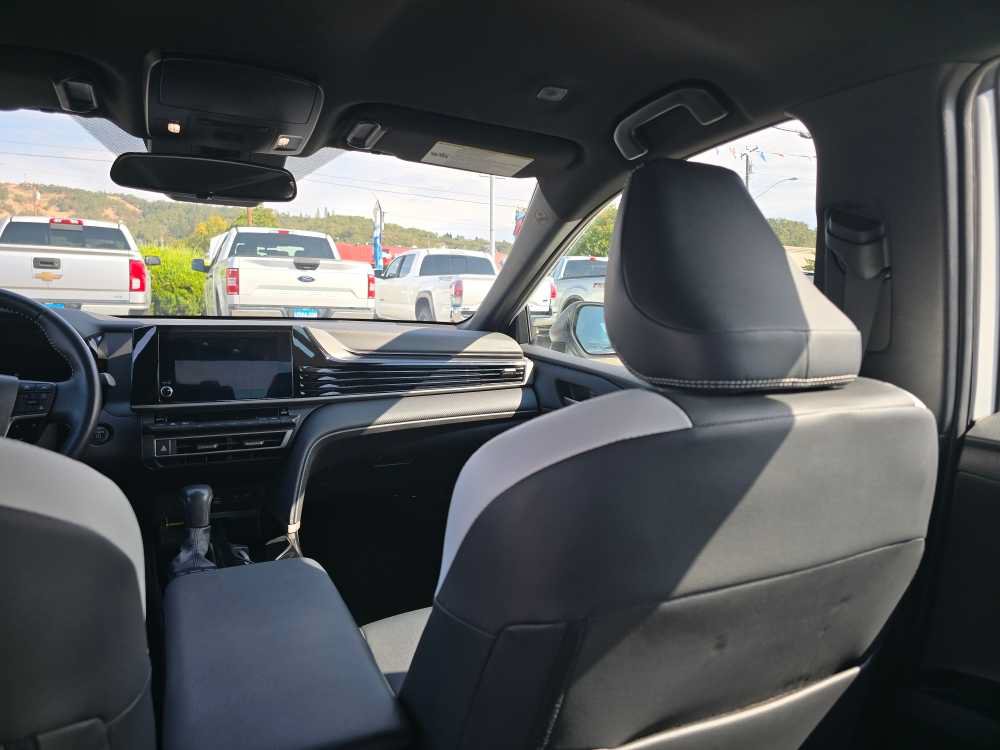 Used 2025 Toyota Camry SE FWD image 14