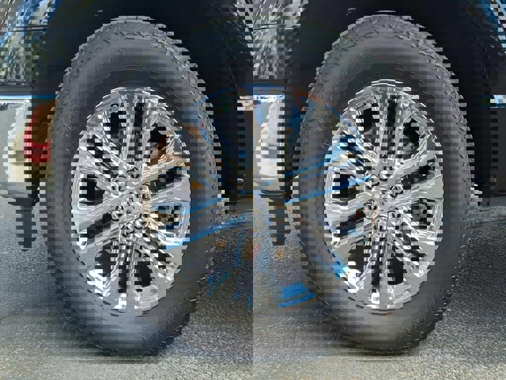 Certified 2024 Ford F150 Lariat w/ FX4 Off-Road Package image 9