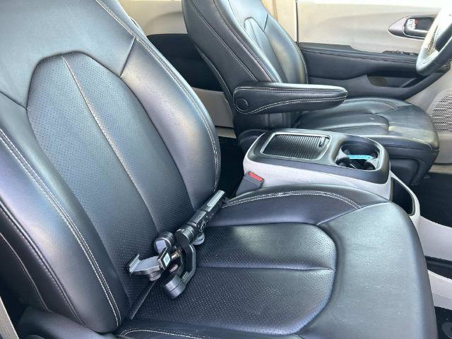 Used 2023 Chrysler Pacifica Touring-L FWD image 18