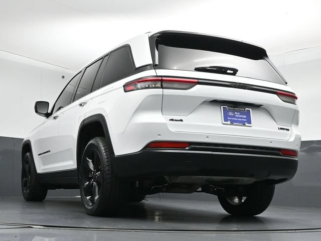 Used 2023 Jeep Grand Cherokee Limited w/ Black Appearance Package AWD/4WD image 41