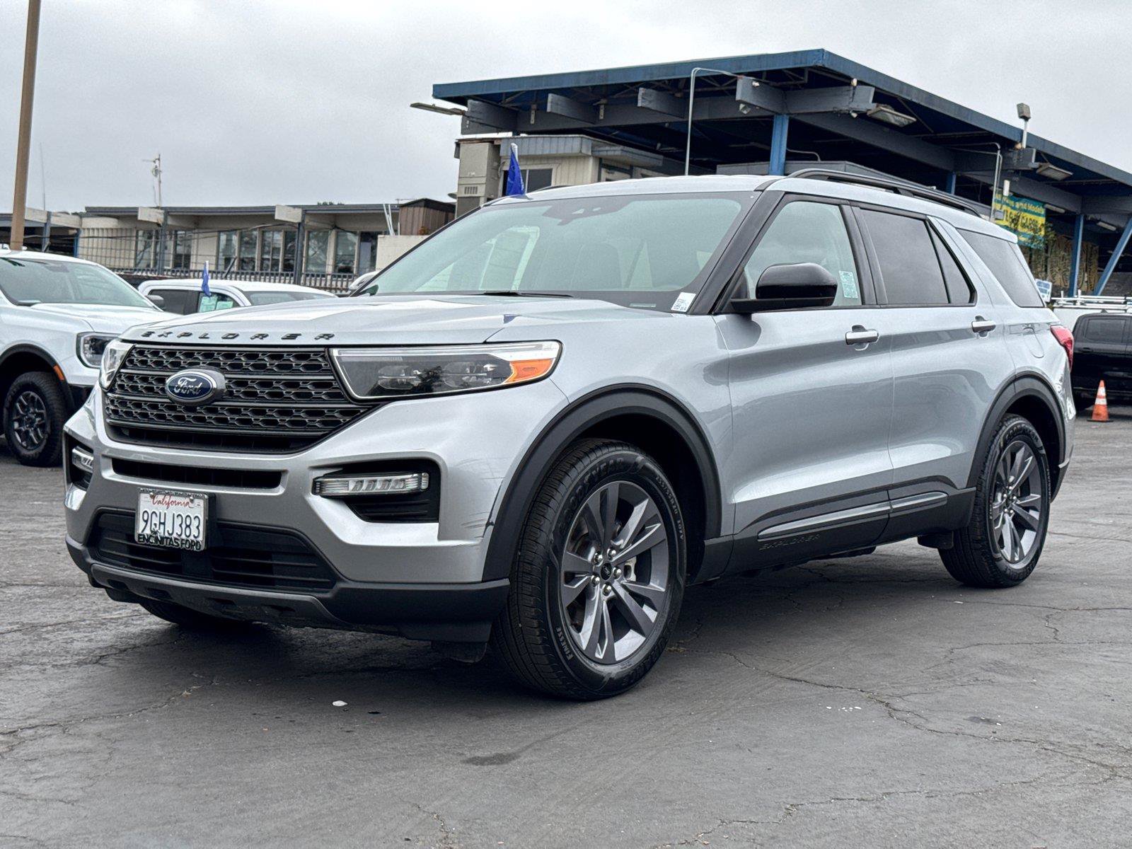 Certified 2023 Ford Explorer XLT w/ Equipment Group 202A RWD image 4